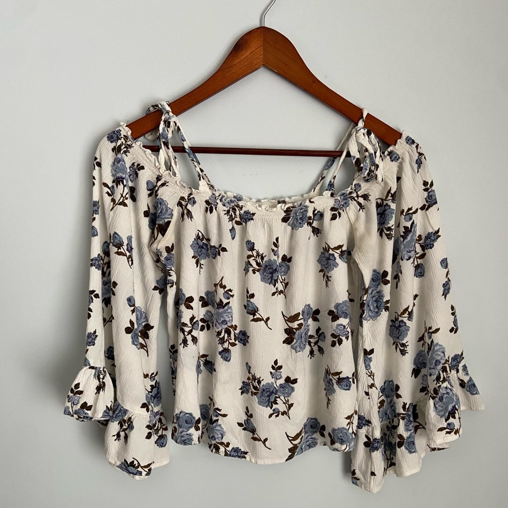 AE Over-the-shoulder Top